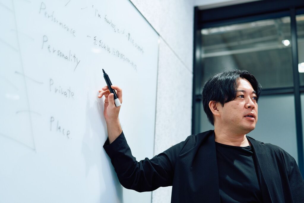 麻野耕司氏の年収は？資産40億円の全貌