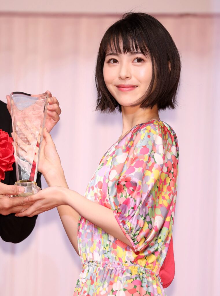 浜辺美波の元カレは誰？永瀬廉との真相