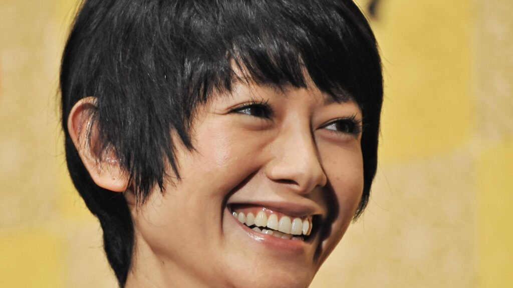 真木よう子、昔の顔は別人?画像比較で整形疑惑を徹底検証!